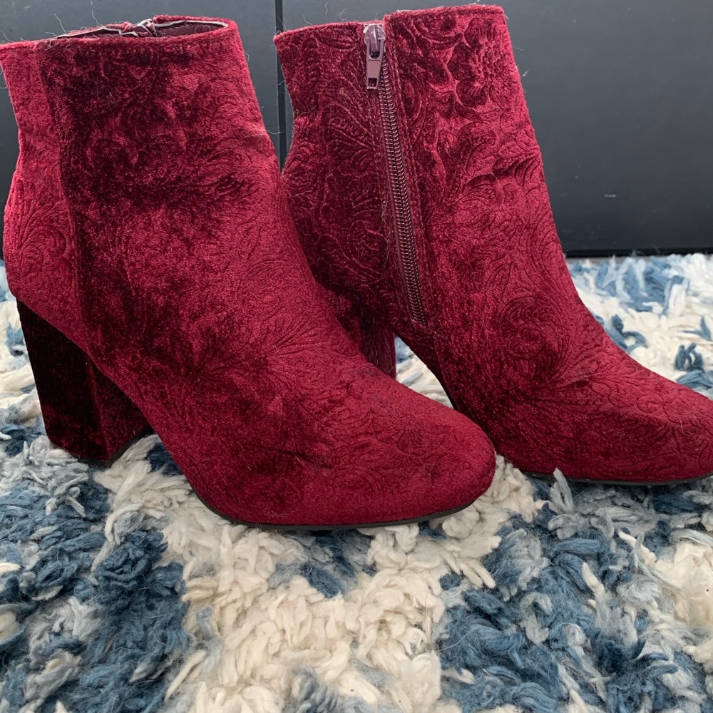 SALE ⭐️4 shoe bundle⭐️ Burgundy velvet shoes